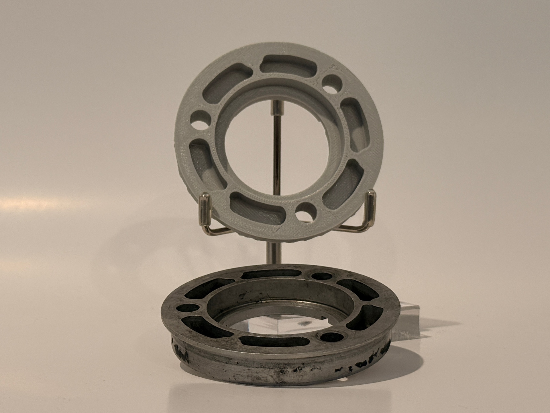 Porsche camshaft plate holder — original alongside 3D-printed replica